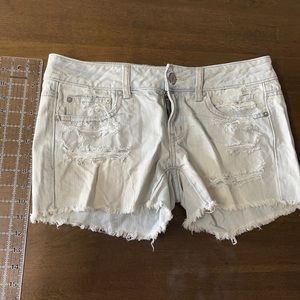 Light colored American eagle shorts. Size 6